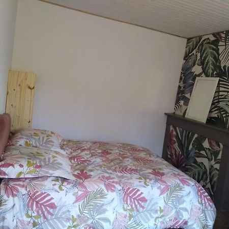 Appartement Cozy Dans Maison Privee Tauves Luaran gambar