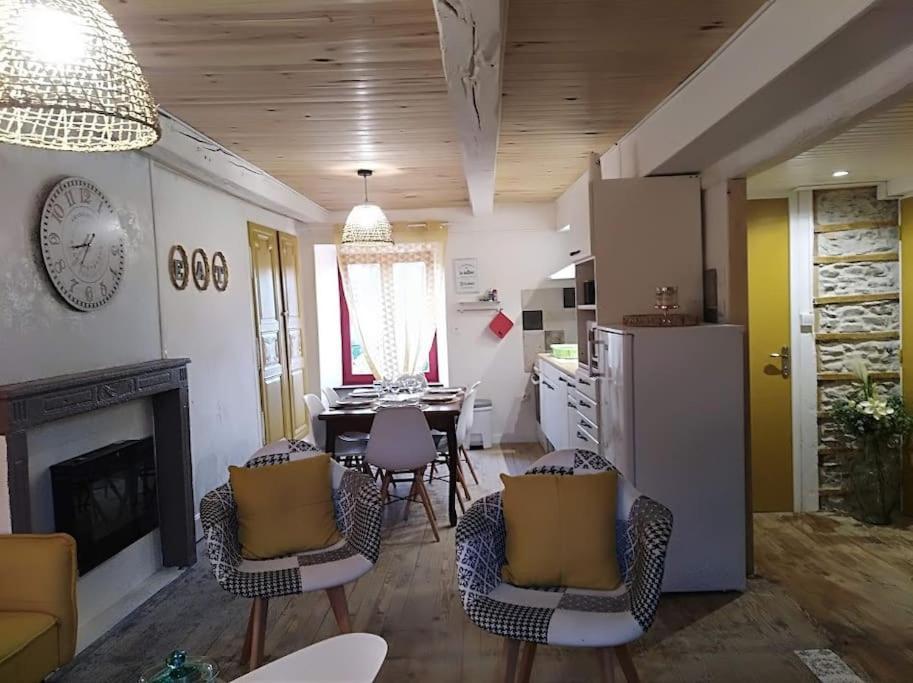 Appartement Cozy Dans Maison Privee Tauves Luaran gambar