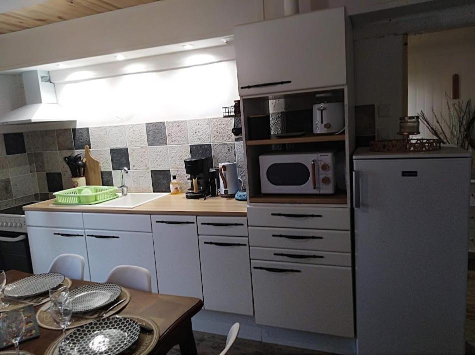 Appartement Cozy Dans Maison Privee Tauves Luaran gambar