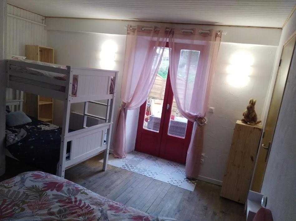Appartement Cozy Dans Maison Privee Tauves Luaran gambar