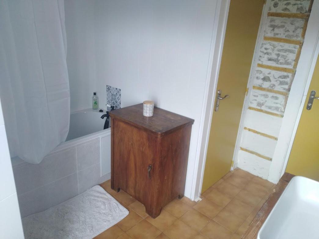 Appartement Cozy Dans Maison Privee Tauves Luaran gambar